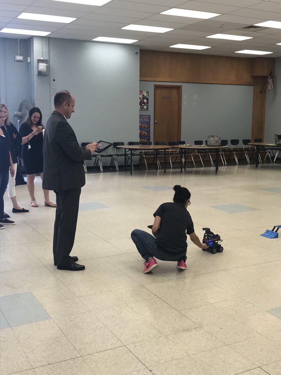 HighlandCSD's tweet photo. HCSD teachers spent the Supt Conference Day exploring the possibilities of new technologies in edtech. Awesome stuff to bring to the classroom! https://t.co/5PGcDzNDAB