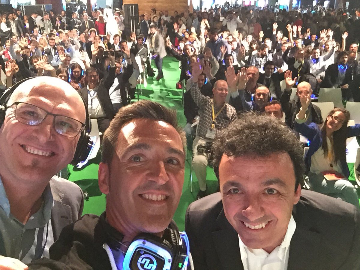 dimitri12c's tweet image. Such a chance for me to have shared vision on the right ingredients to turn a digital transformation project into a succcess with 2 experts like @marnaiz  from #cesce and @JuanjoSogues from #Leadclic in #salesforceMAD