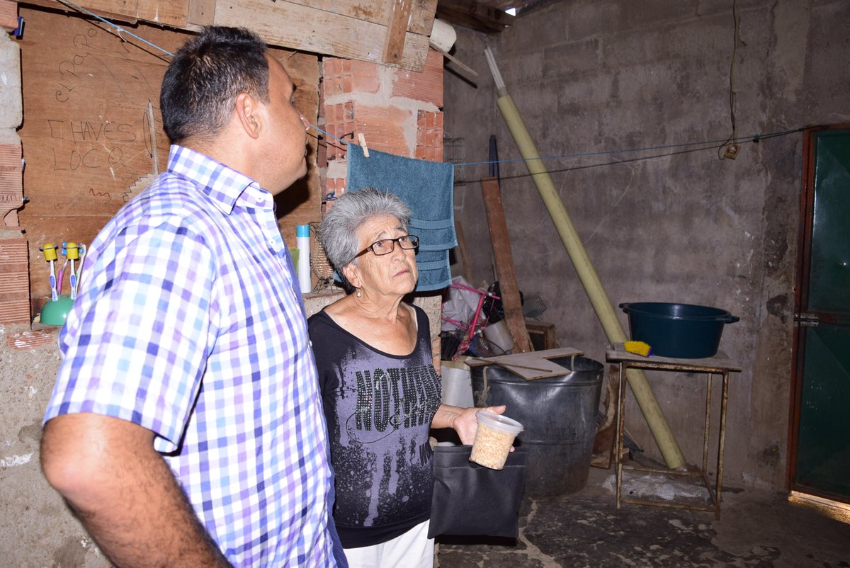 A_RodolfoVicent's tweet photo. Visitando la comunidad del Guamache, Pueblo de Tubores, cuentan con su Alcalde Amigo!!
#MaduroPresidente
#VictoriaPerfecta
#VamosPsuv 
#RodolfoVicentAlcalde @franciscopsuv74 @PSUV_NE @CuliGonzalez @DanteRivasQ @Juniorgpsuv @krina_aguilera @Juanfranktorres @ForoCandanga @Tanvago11 https://t.co/XSHvs5KsCa