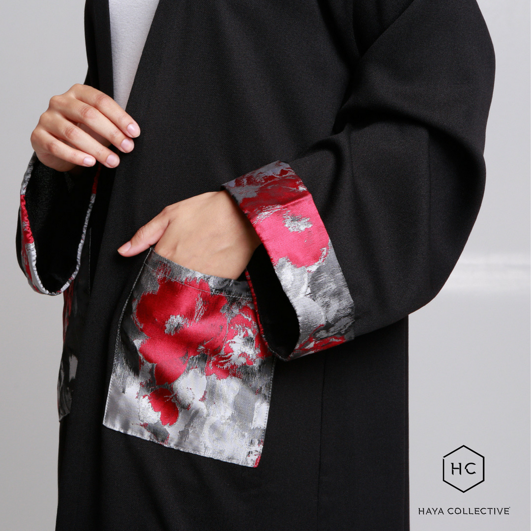 HayaCollective's tweet photo. Metallic brocade pockets and cuffs are the feature of this graceful abaya. There’s a sense of elegance in its simplicity.

Shop Amira Abaya (R799) now at https://t.co/rCfNxtq764. 
Eid ‘18 orders close this Sunday, at midnight.

#Ramadan #Abaya #Brocade #Hijab #HijabFashion https://t.co/Z0uPJI5BwT