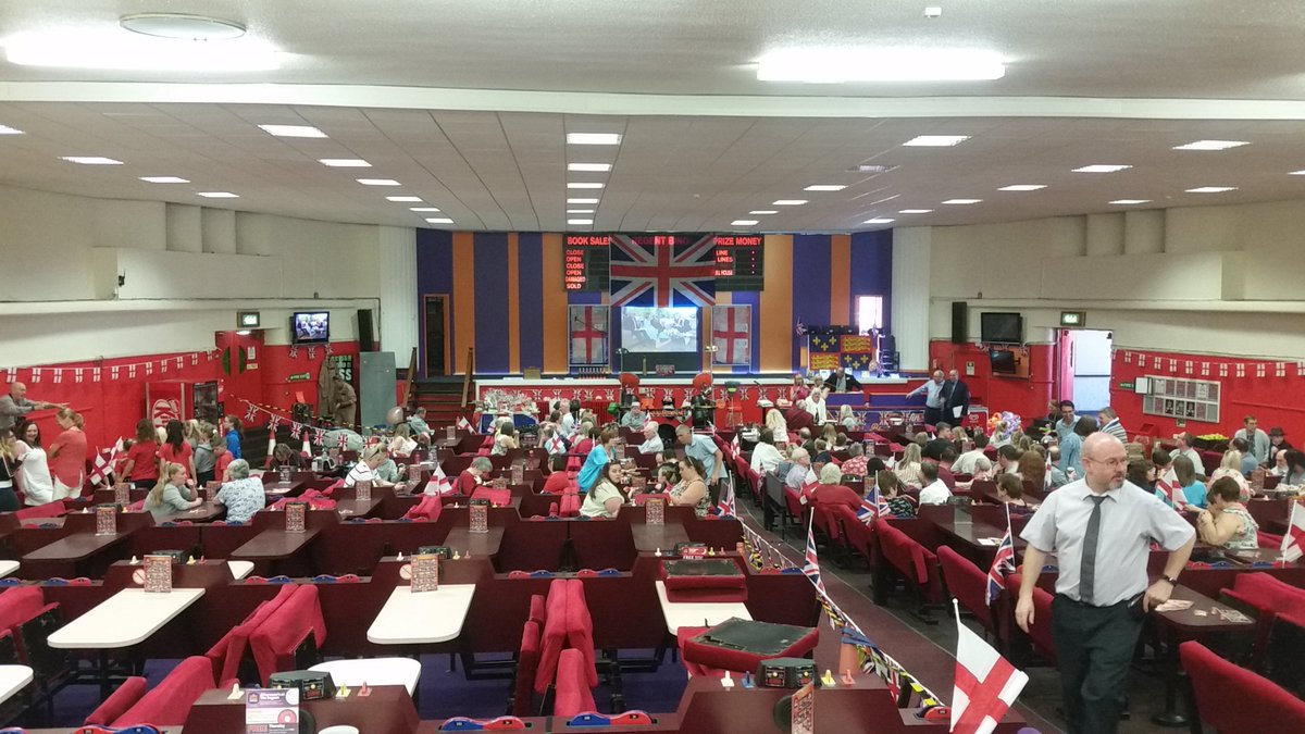 BangOnDotNet's tweet image. A splash of orange in amongst the red, white and blue... Happy royal wedding day from Spalding!!