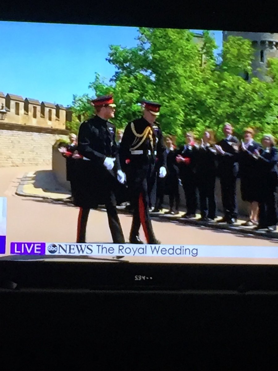 edbom_shelly's tweet photo. Early morning Royal Wedding watch from 🇨🇦 #abcnews #RoyalWedding https://t.co/Nfl9iZfyLn