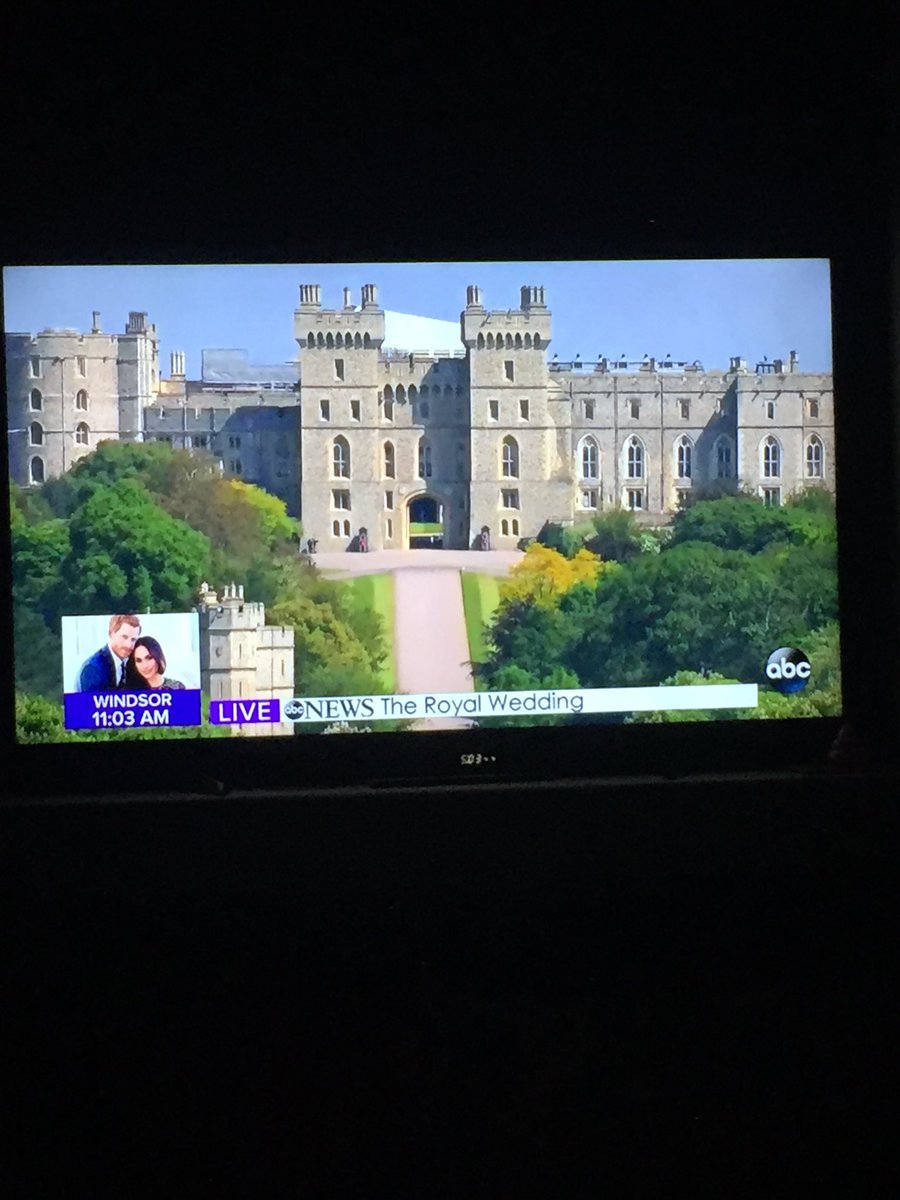 edbom_shelly's tweet photo. Early morning Royal Wedding watch from 🇨🇦 #abcnews #RoyalWedding https://t.co/Nfl9iZfyLn