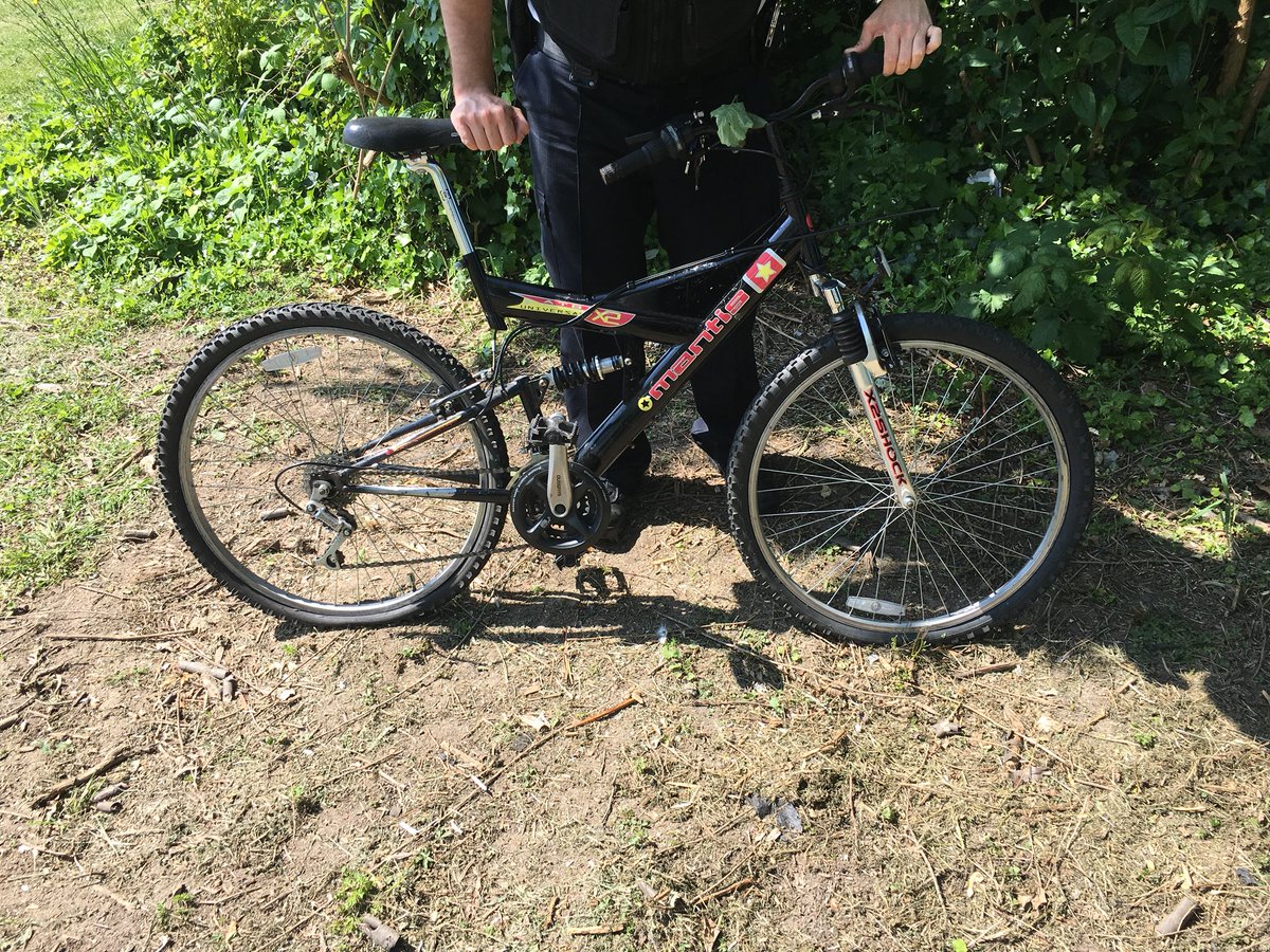 MPSOsterley's tweet photo. @MPSHounslowCtrl - Results From Thornbury Park Foot Patrol - a further three males stopped-strong words of advice given &amp; moved on from Park. Two regarding Street Drinking &amp; one for Urinating in the park &amp; Drug Paraphernalia recovered.#YouSaidWeDid #PublicSpaceProtection ##767TX https://t.co/1aWC8EH00O