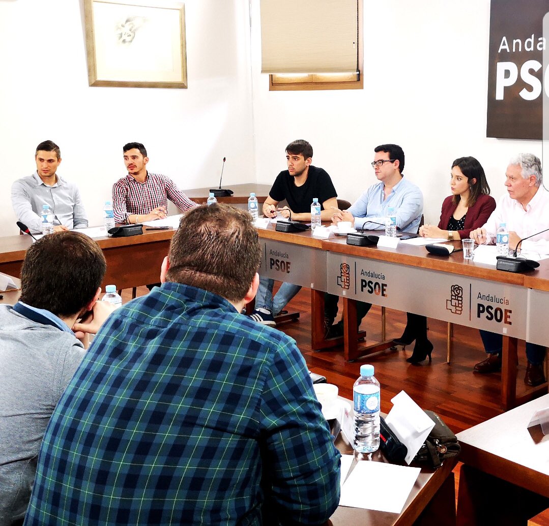 CepJSACadiz's tweet photo. Ayer estuvimos juntos las Juventudes Socialistas y el PSOE de Andalucía trabajando sobre educación, formación y universidad. Andalucía seguirá siendo referente en políticas educativas. @pacomenachov @psoedeandalucia @JSAndalucia https://t.co/UfQzO8GJoc