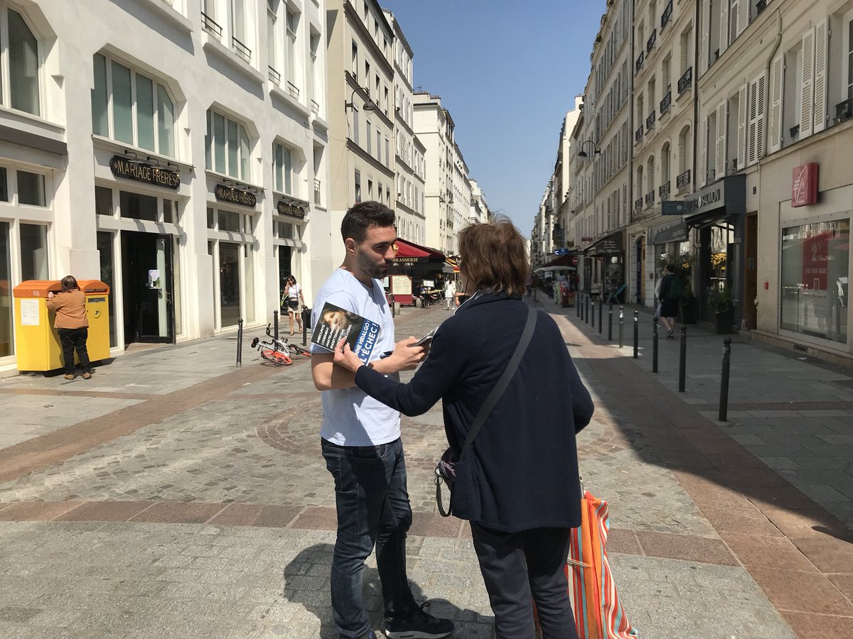 RNational_Paris's tweet photo. 💪Nouvelle journée d'action pour le #FNParis ! Ce matin, nos militants étaient aux côtés des Parisiens du 7ème arrondissement ! 👊 https://t.co/gMfpuBWYXN