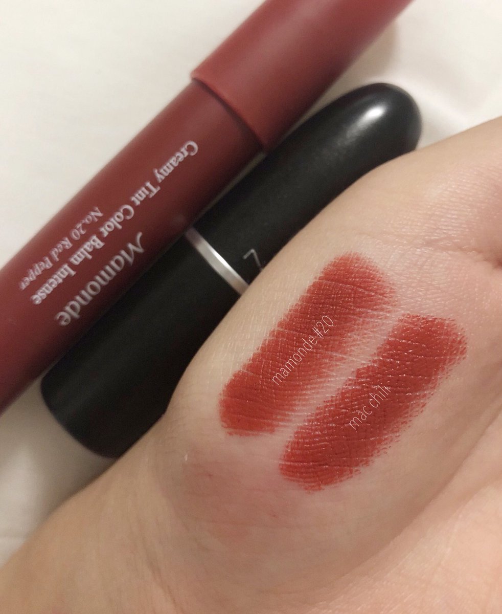fluffylipx's tweet photo. Mamonde Creamy tint 11,20 เบอร์20ก็คือdupeกับmac chiliในเวอร์ชั่นที่เนื้อแมทกว่า คือเหมือนมากๆ แต่ราคาถูกกว่า3-4เท่า เนื้อค่อนข้างแมทมาก ใครปากแห้งต้องบำรุงเยอะๆ แต่ช่วงนี้ปากเราไม่มีปัญหา ทาออกมาแล้วสวยดี ตอนแรกไม่เคยอยากจะลองตอนนี้ตกหลุมรักแล้วอ่ะ #ไว้รีวิวห้ามขายของโว้ยย https://t.co/szdzFYuIRd