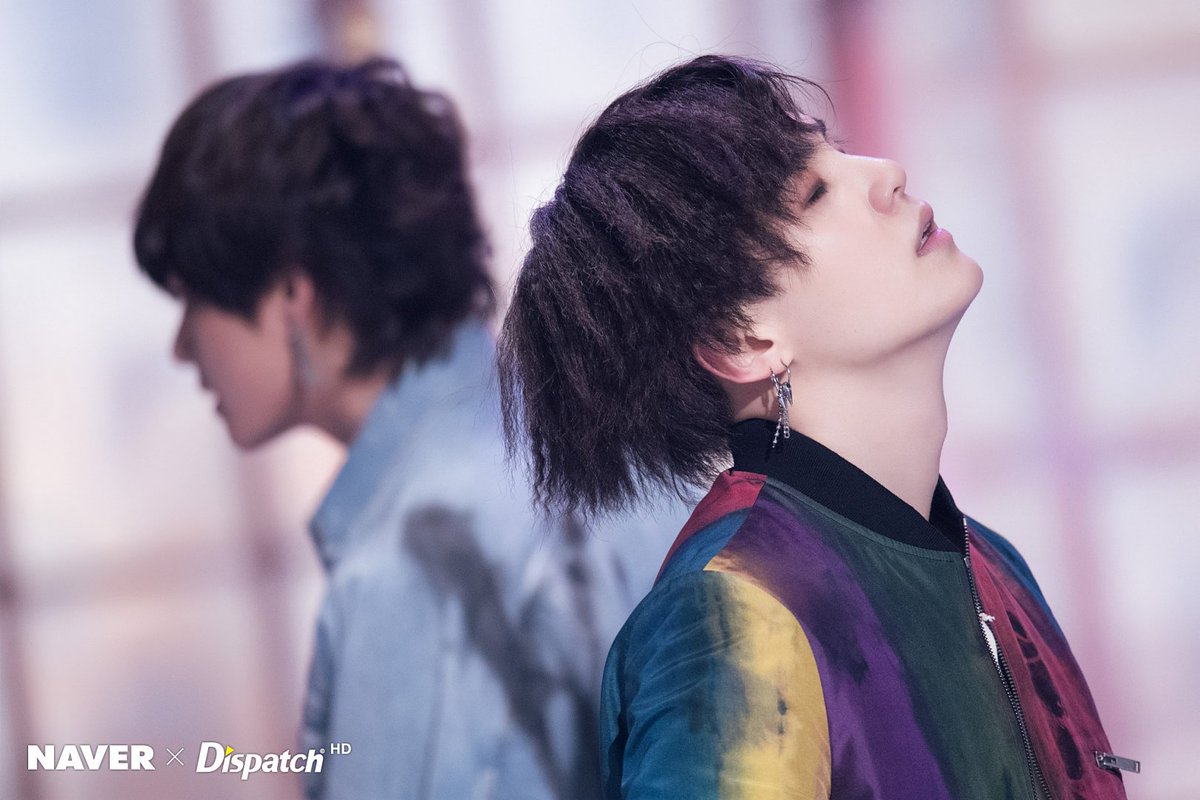 BTS_Spain's tweet photo. 📷 [FOTOS] Naver X Dispatch ━ En el set de grabación de “FAKE LOVE”

© Naver https://t.co/KpP3kIhtSs