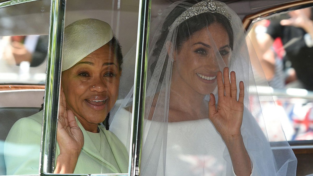 CNN's tweet photo. Queen Elizabeth lent Meghan Markle the tiara she's wearing for the #royalwedding - Queen Mary's diamond bandeau, made in 1932 https://t.co/ofnEIKPe5X https://t.co/Nix8CdSklR