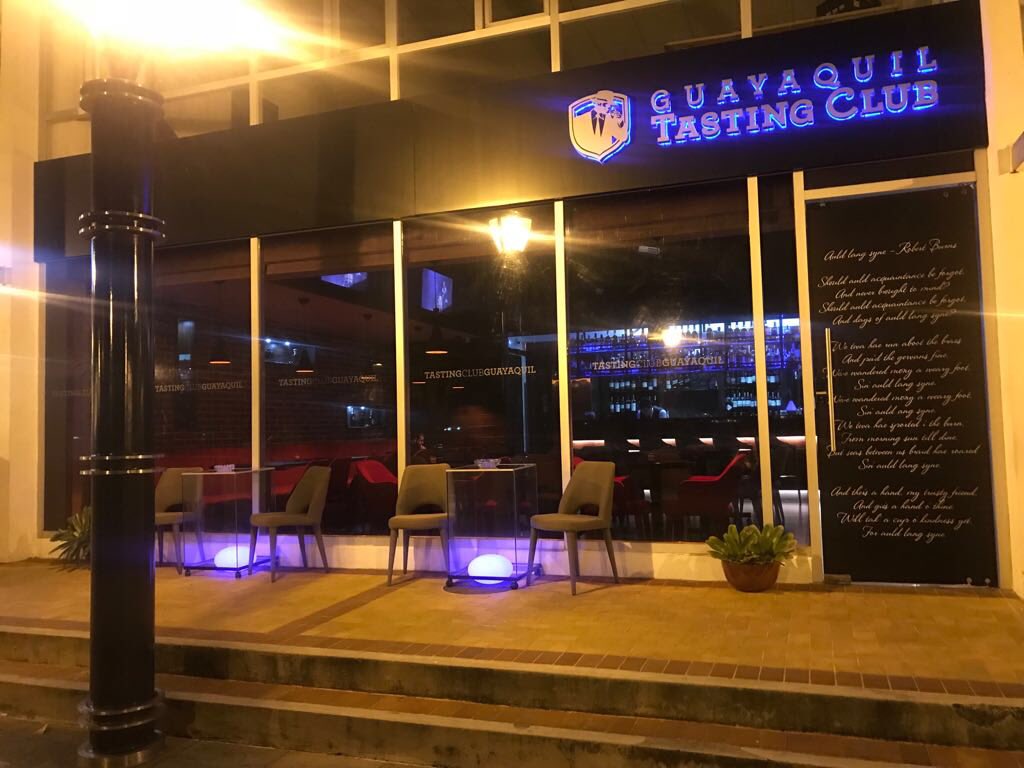 Domotike's tweet photo. Excelente trabajo!! Club privado Domotizado en #Guayaquil https://t.co/ywTetR9L0k