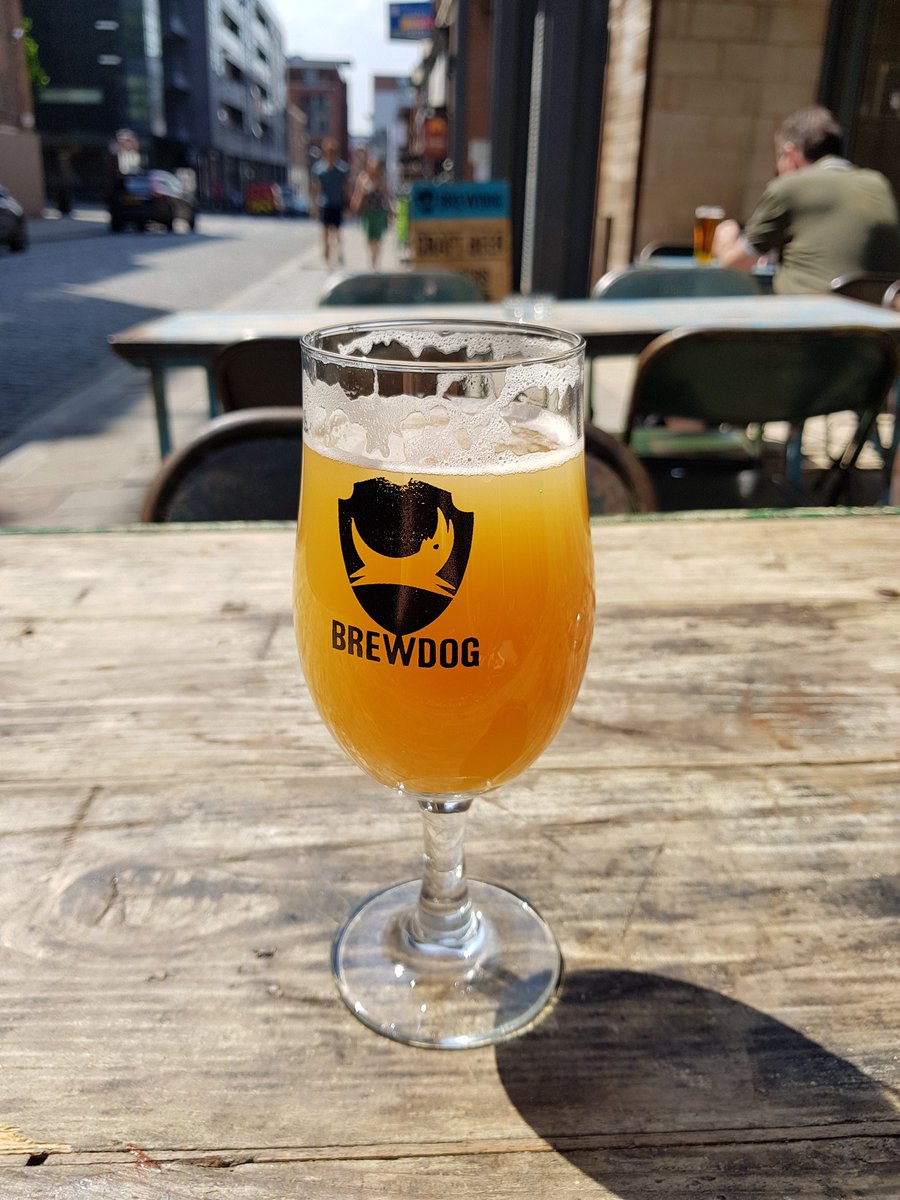 ASmallFi's tweet image. Sat in the sun @BrewDogBarLPool with a @cloudwaterbrew small loral pale as streams of rock 'n' roll runners wander past. Felt guilty for about 2 seconds, but this really is lovely  #Lazy #SaturdaySun