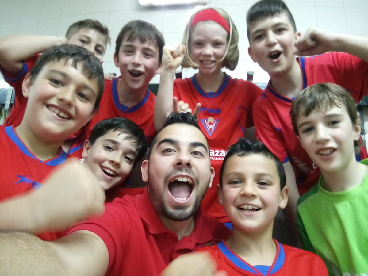 UCCeares's tweet photo. 🏆 ¡ASCENSO A SEGUNDA BENJAMÍN!

Nuestro Benjamín A se impuso esta mañana a La Asunción, logrando el ascenso matemático a falta de una jornada. ¡Enhorabuena chic@s!

#EscuelaMixtaDeFútbol 🔴🔵 https://t.co/466jYqIL7b