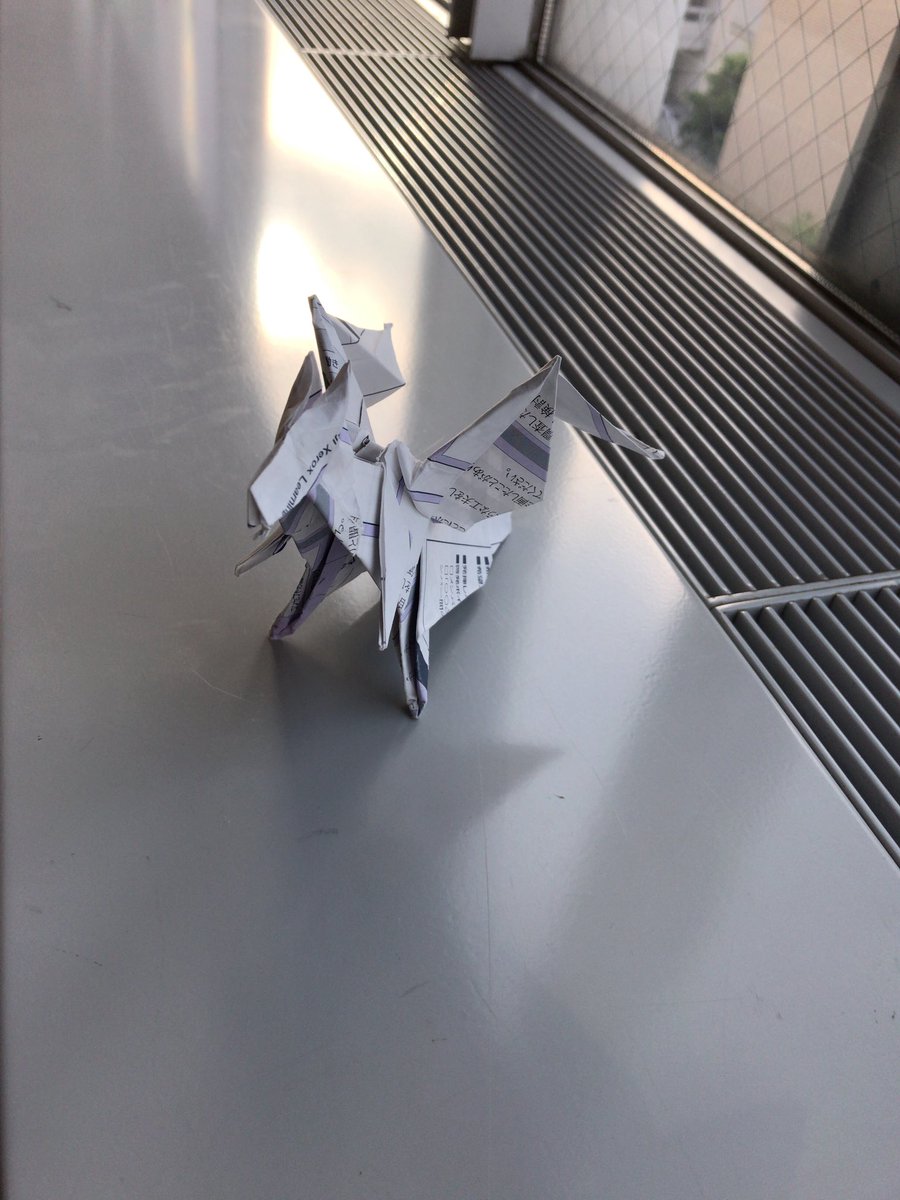 machikei_sun's tweet photo. 今日大学でトイレから帰ってきたら割と大事な用紙が変身してたんだけど https://t.co/HMPRdEZpDE