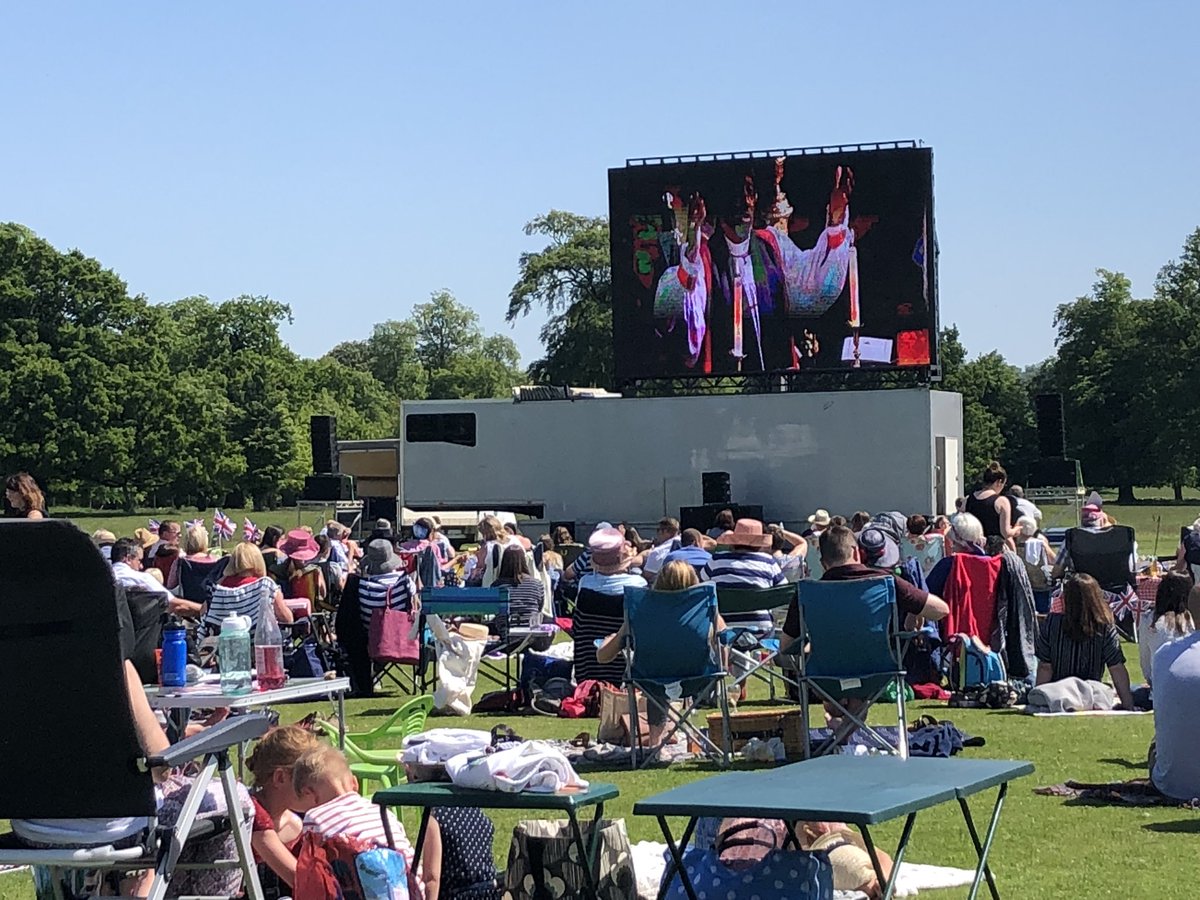 K8HPhotography's tweet photo. This man is going down in history #royalwedding #preachit #longestweddingpreachever https://t.co/1M1HJ0FKJx
