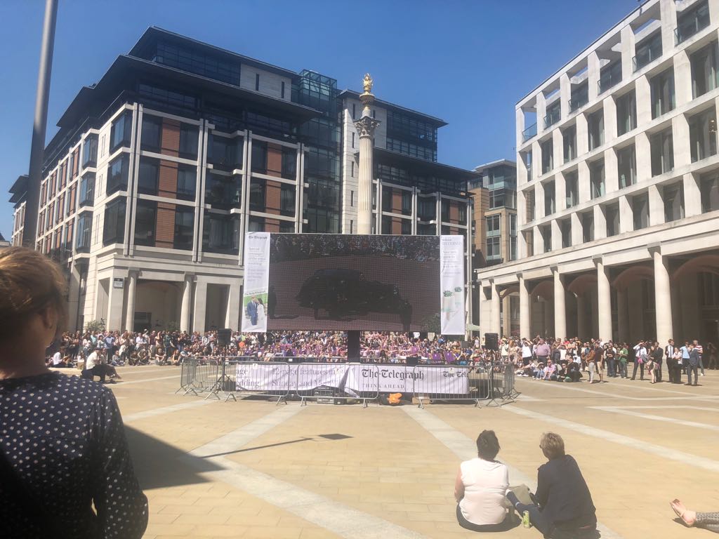 CbrandsLtd's tweet photo. Wow. Royal Wedding attracting large numbers. Great work @cscreens and @p_sq #royalwedding #harryandmegan https://t.co/aFzNsLiTuw
