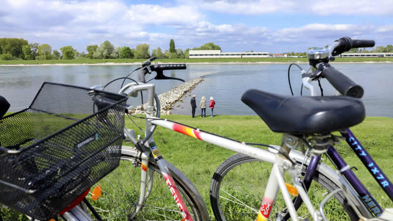 Fietsen in Karlsruhe en omgeving is een aanrader want Karlsruhe is een echte fietsstad. Met de NaturRadTour van 48 km kun je in de omgeving heerlijk fietsen. Je leest er alles over op toer.info/fietsen-in-kar… #duitsland #vakantie #fietsen #karlsruhe