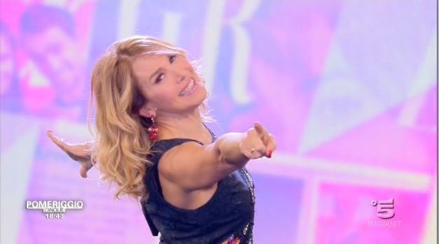 Tanto lo so che state aspettando tutti che compaia lei su un ledwall all’improvviso. #RoyalWedding