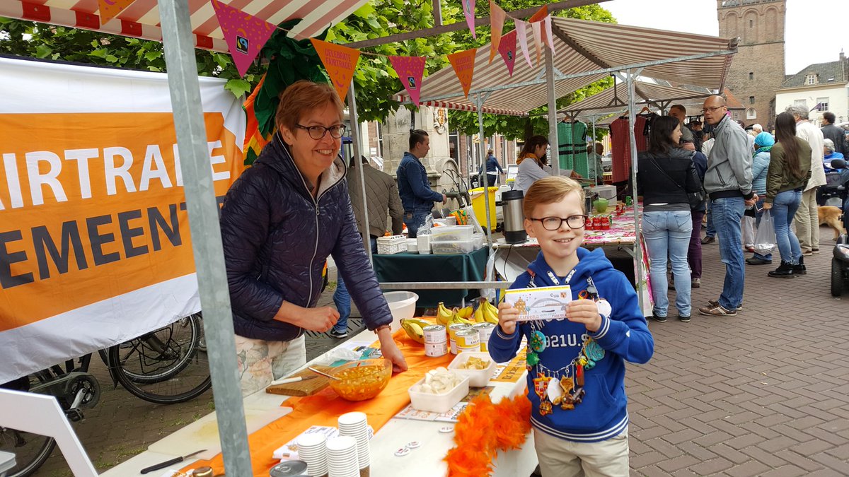 Kinderburgemeester van #culemborg neemt reep <a href="/Culemborg700/">Culemborg700</a>  in ontvangst bij onze kraam op de #pasar