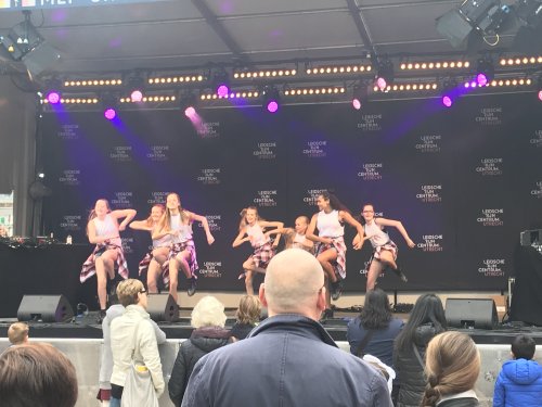 Hiep hiep hoera! Leidsche Rijn bestaat 20 jaar! Tijd voor feest. Vandaag op #Brusselplein in <a href="/LR_centrum/">lrc</a>. Programma: 20jaarleidscherijn.nl