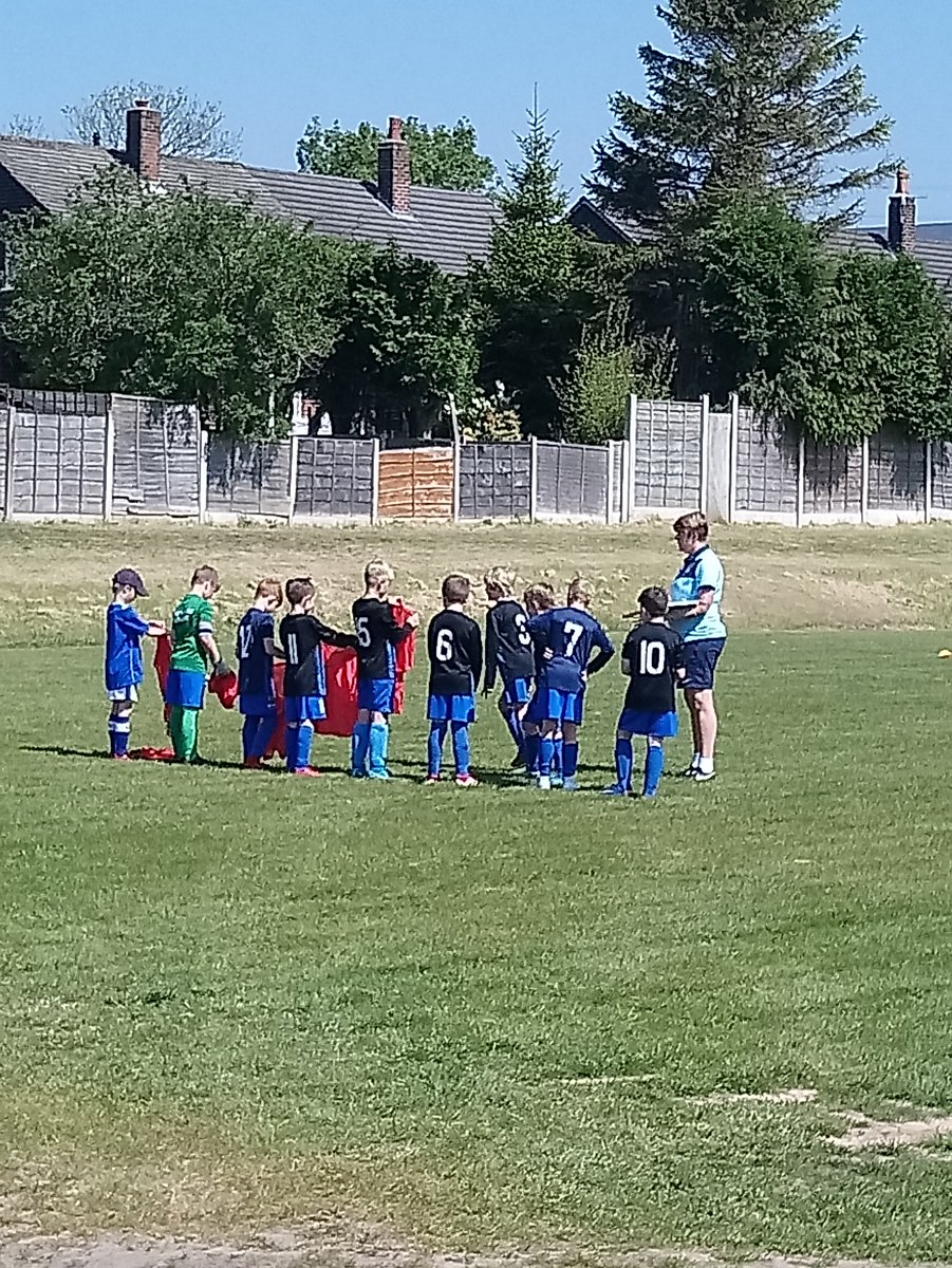 angiesfoxx's tweet photo. @TinnyAthleticFC just a few snaps from the under9s & 10s helping with the coach's training this morning https://t.co/AnG0YSVmbO