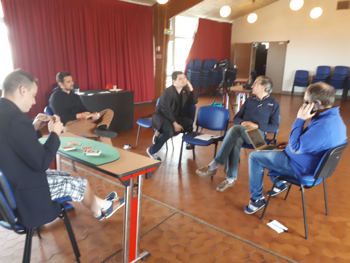 EFCloseup's tweet photo. Boulot boulot boulot... 
Work work work...
@EFCloseup #ffap #magie @FISMmagic https://t.co/DxHfm9nGFp