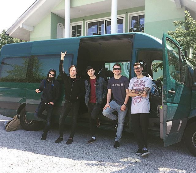 OFFICIALAKE's tweet photo. Full crew, awkward van selfie
Veszprém Hungary Tonight ⚡️
#adamkillseve #soorganizedtour https://t.co/A2NBciaLmm https://t.co/8NQqSF3HRl