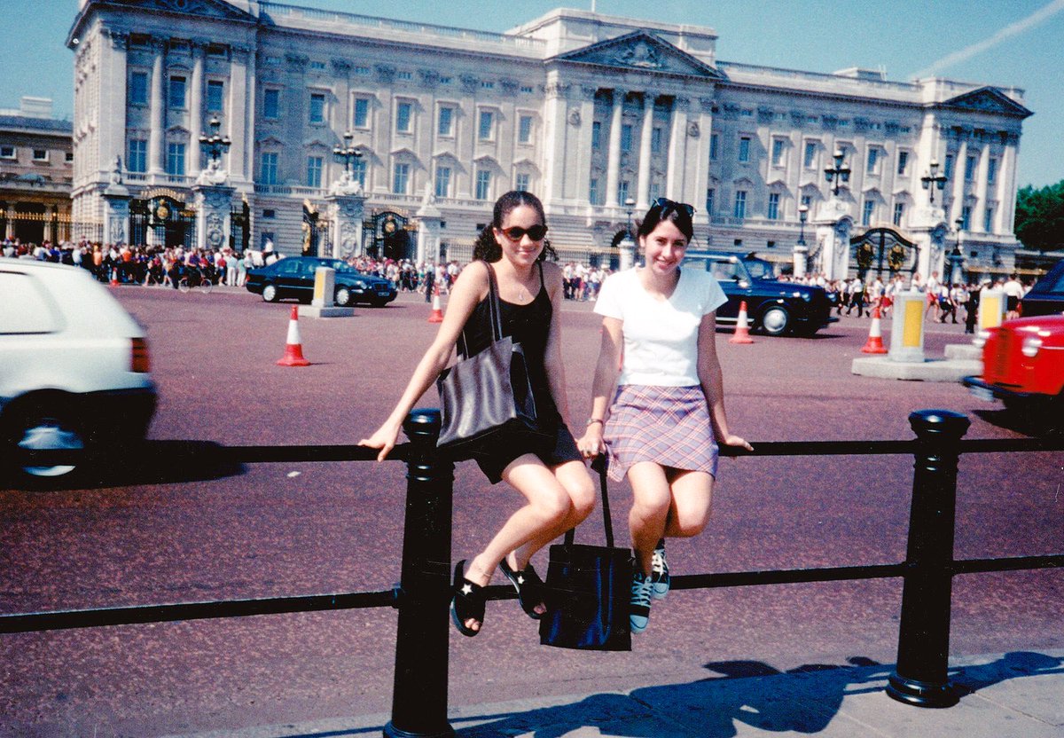 haannahhlouise's tweet photo. From sitting outside Buckingham Palace to marrying Prince Harry and becoming a Royal, what a glo up #RoyalWedding https://t.co/M82qXroCqP