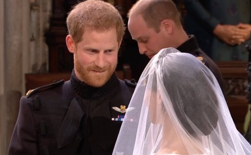 standaloirinha's tweet photo. Quando é que eu vou conhecer alguém que me olhe como o Príncipe Harry olha para a Meghan? 
#bkasamentoreal 
#RoyalWedding https://t.co/BvXJhmtYJT