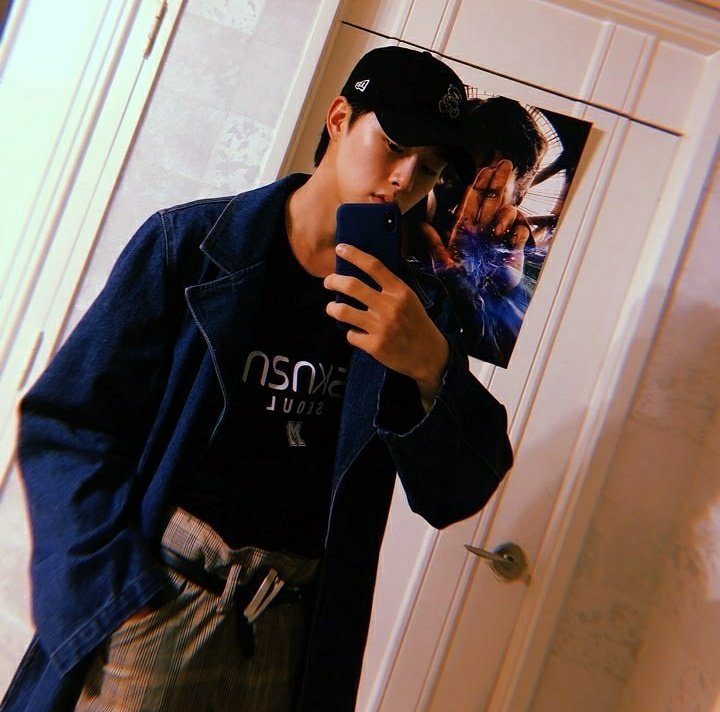 SpainHyunbin's tweet photo. [📷] Actualización de munsookwon en instagram con una foto de Hyunbin.

▶️ https://t.co/ZTxNEcTTgD 

#JBJ #Hyunbin https://t.co/YUUsHSDoec