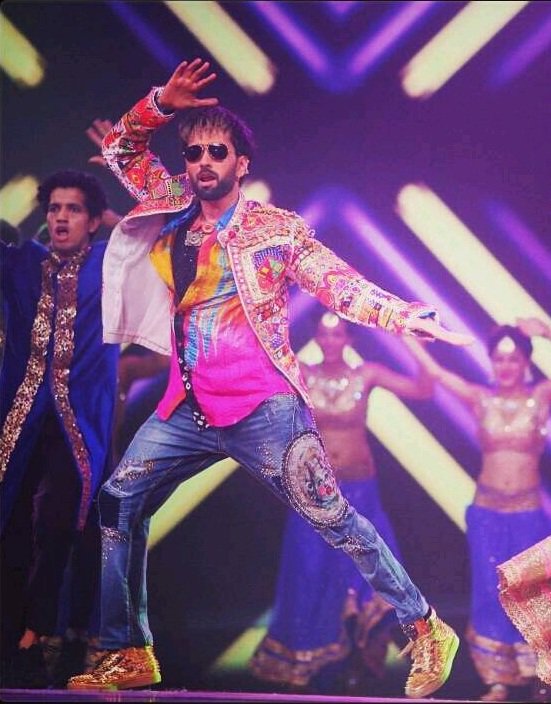 Merna__aa's tweet photo. His Dance Moves are Always A Level Up ♥️♥️♥️

Just Can't Take My Eyes Off Him WhenEver He Dances 😚😍

@NakuulMehta 
#ishqbaaaz
#SPA2018 https://t.co/hqWBs2F9L7