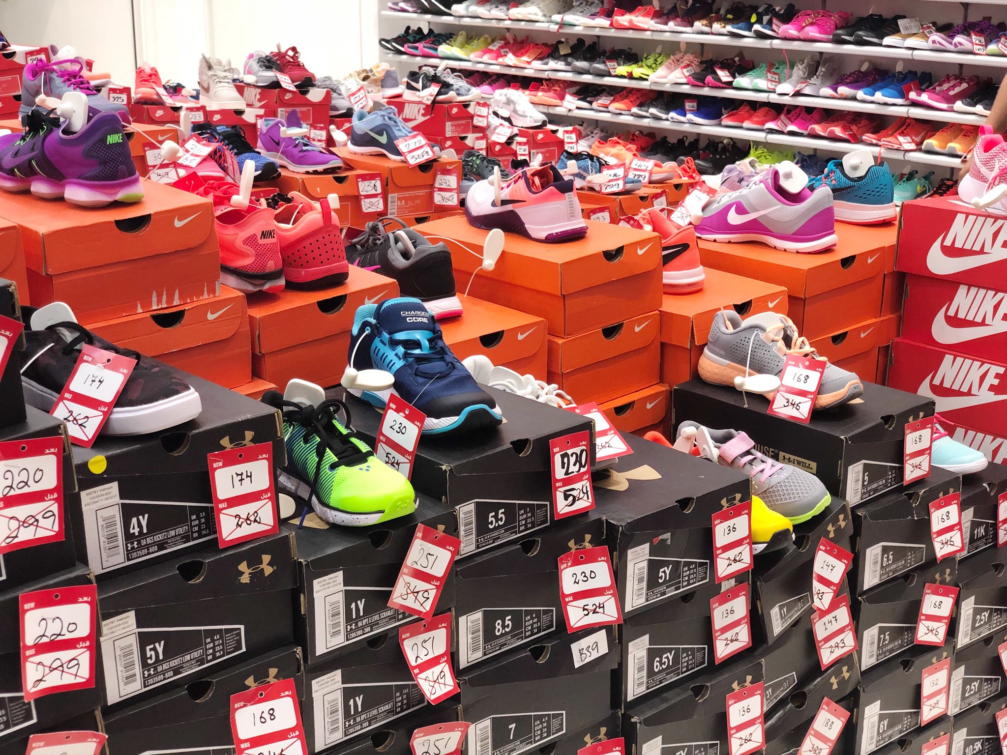 Converse dubai outlet mall top