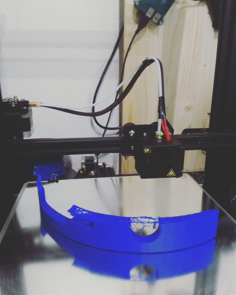 PIY_3D's tweet photo. #Heatbed wire isssues.. 😫
#Creality #CrealityCR10
#3dprinting #3dprinter #imprimante3d #TimeToFixThisShit https://t.co/9mYMFLE05Z
