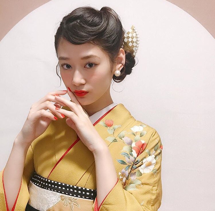 Aimme あなたはトレンド派 ヴィンテージ派 Aimなら Popでキュートなトレンドスタイル も 古風でハイセンスなヴィンテージスタイル も叶います Popが主流ないまだからこそ Aimme的ネクストトレンドはヴィンテージな振袖スタイル スタジオaim