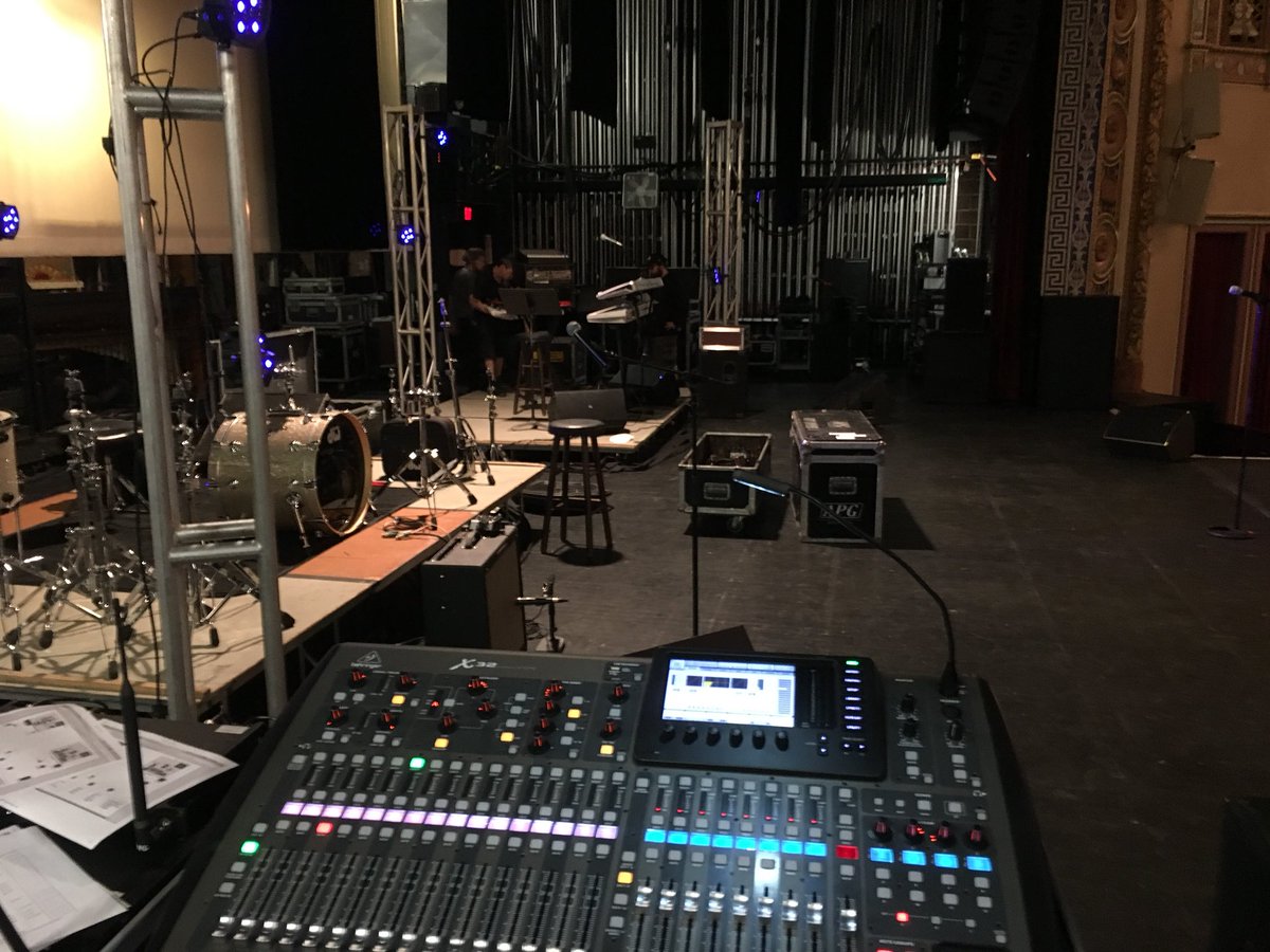 MarcLyon's tweet image. Today’s office. Taylor Dane at the #RivieraTheater          @Gormogons GP the invitation stands.