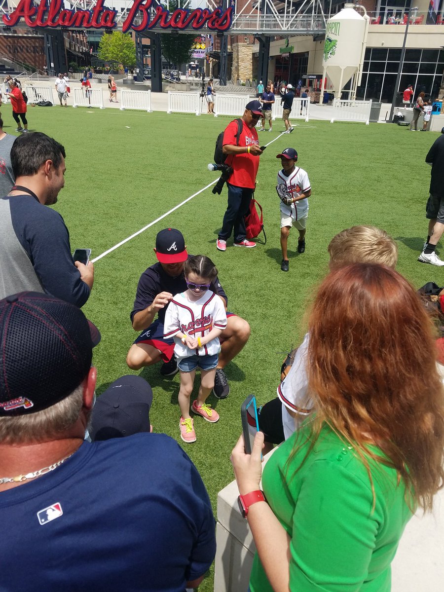 We are so grateful that the Braves players took time out of their day to play with kids! #miracleleague #Braves #jessebiddle
