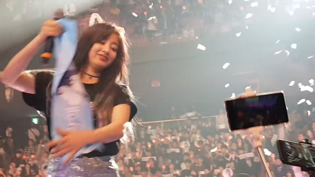 TWICE ワールドツアー ジョンヨンが投げたタオル-