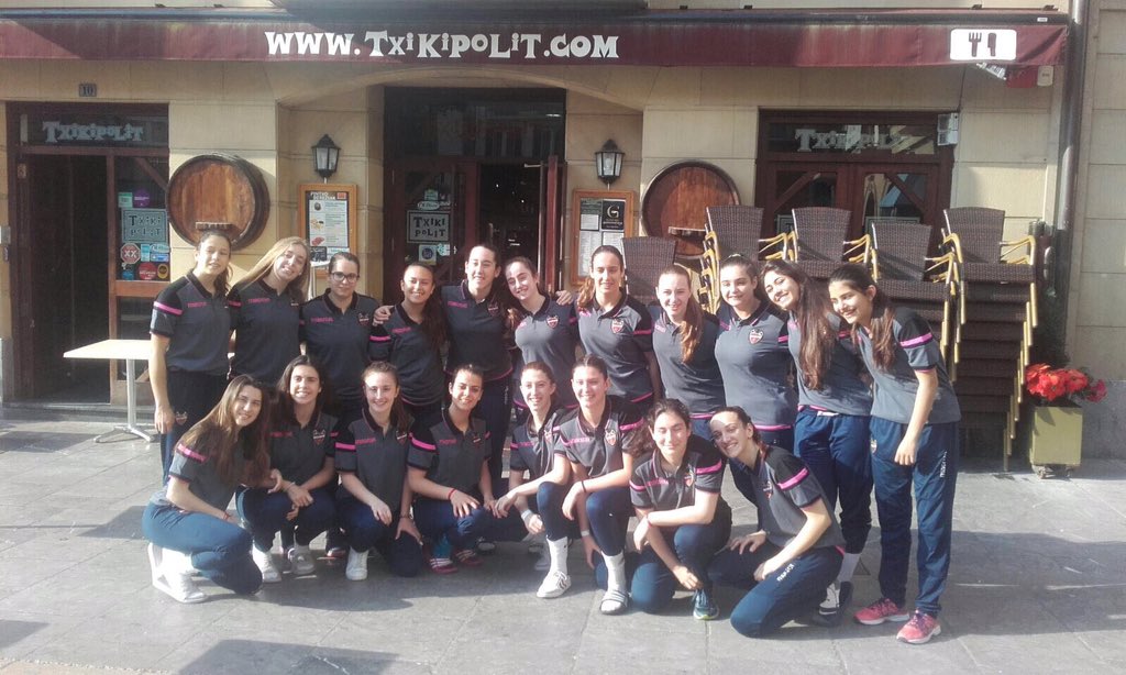 patximarti's tweet photo. En el último entreno, antes de salir a la competición, a su sector en Zarautz, estas chicas cadetes del LUD Marni, prometieron lucha, ilusión y carácter. Y así ha sido. Enhorabuena chicas!! @LUDbmmarni @MundoLevanteUD @LevanteUD https://t.co/HWnR7EDHDi