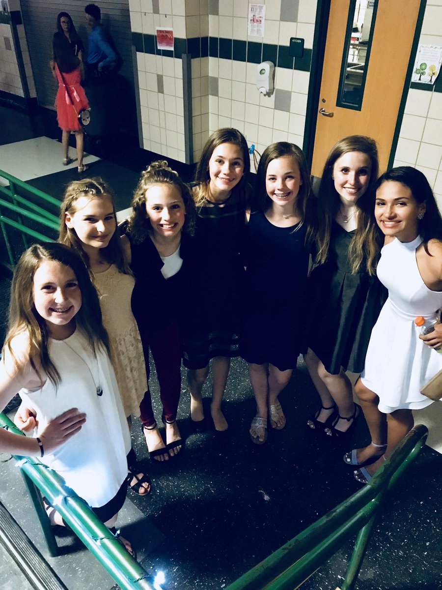 ReynoldsStuCo's tweet photo. Dancing the night away!! 💃🏻⭐️🎬@PISDReynolds https://t.co/BF6P9aoFIo