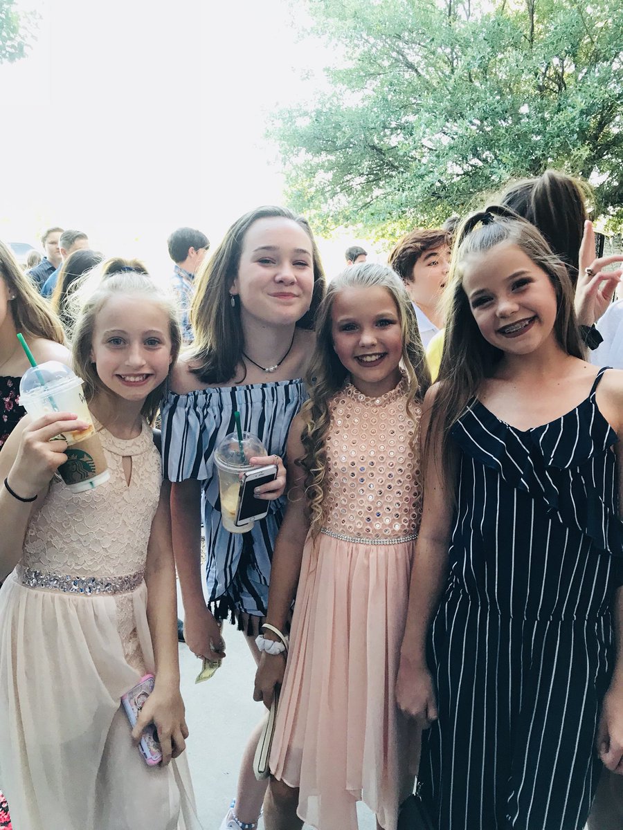 ReynoldsStuCo's tweet photo. Dancing the night away!! 💃🏻⭐️🎬@PISDReynolds https://t.co/BF6P9aoFIo