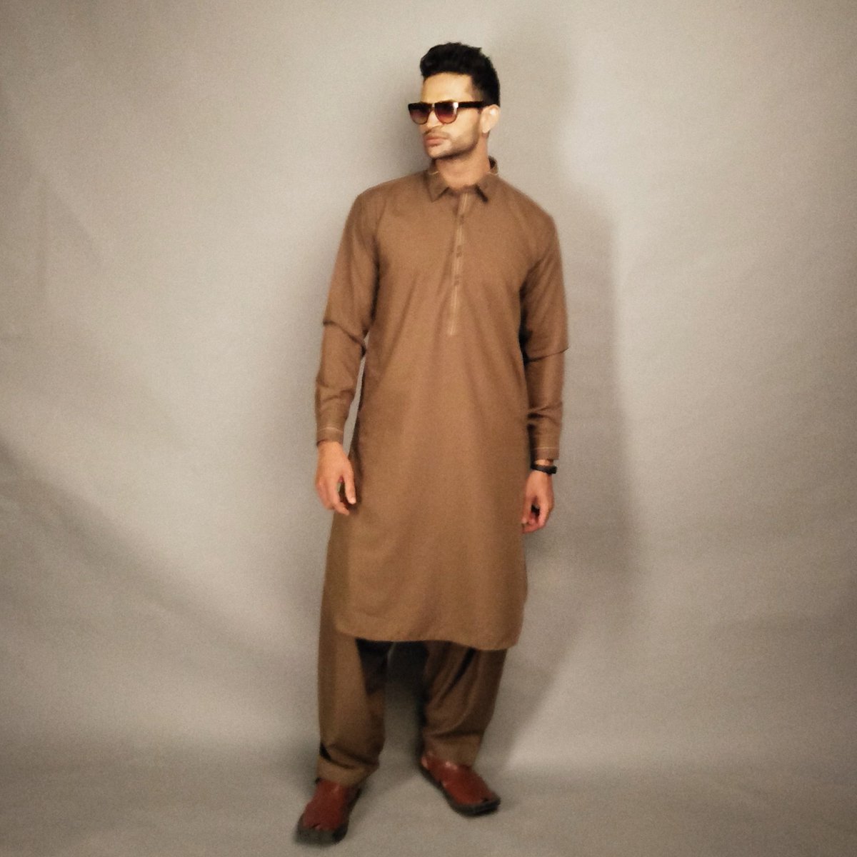 Raheellala2's tweet photo. 👚 #maazjee ☆ #raheelsaleem 📷 #asimkhanphotography #style #fashion #fashionstyle #styleyourplay #Pakistanis #glamorous #modelling #modellife #RoyalWedding #LOVE_YOURSELF_轉_Tear #BrandedContent #picoftheday #poster #Repost #design https://t.co/buhvtFRGYz