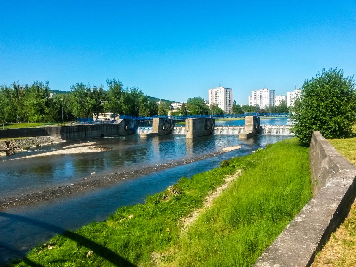 thewandererGS's tweet photo. The Laborec is a river in eastern Slovakia.
#river #laborec #sky #panorama #view #landscape #nature #slovakadventures #spoznavamslovensko #cesty_slovenskom #cestujemczsk #visitslovakia #slovakia #slovensko #humenne https://t.co/btbu88Rcfj