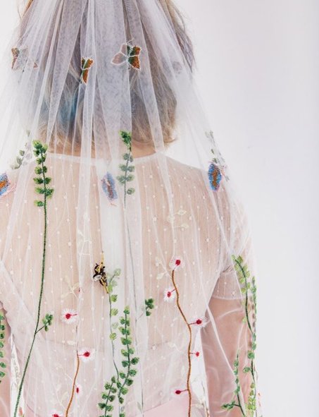 So obsessed with the details on this veil! 🍃🌸🐝🦋 <a href="/crownandglory_/">Crown and Glory</a> 
#weddingveil #bridetobe #weddingideas #weddingplanning