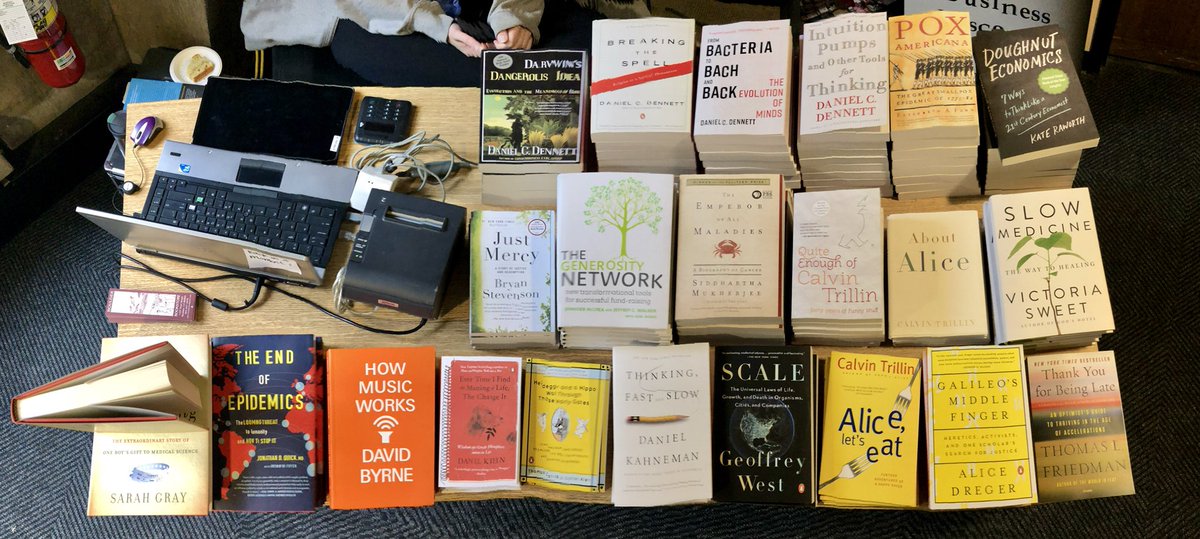 sumanthc's tweet photo. Look at all the cool #books at the #goldlab symposium ! A subset of the authors are speakers!
(I had to pan to get them all 😂)
🙏🏽 @boulderbooks & Ally D. !
#GLS2018 https://t.co/zEcK4EqsQf