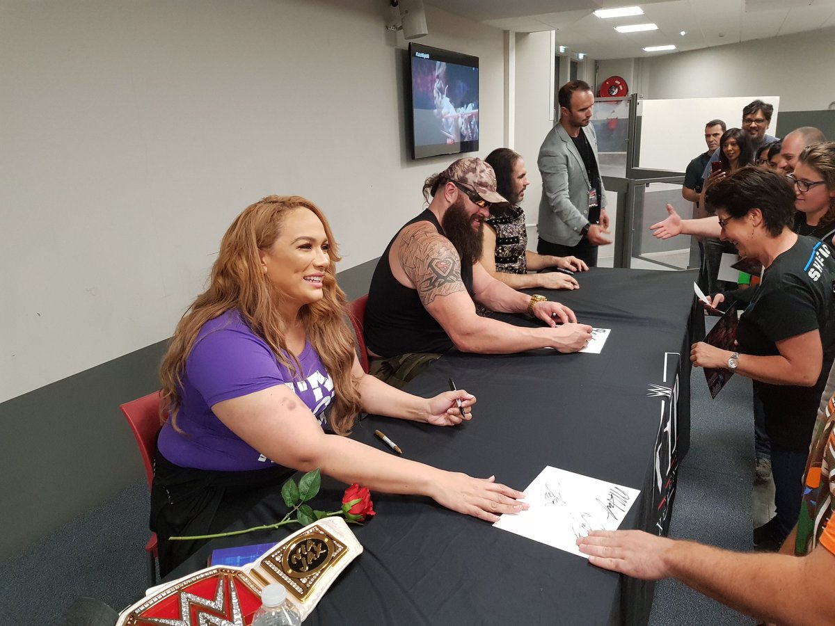 sylvainguern's tweet photo. #WWEParis #packVIPWWE @JPCatch @OfficielCAQ @AxellentGarcon @98enigma @WWEenFrance @BraunStrowman @NiaJaxWWE @MATTHARDYBRAND signature time https://t.co/tQ4pWWrlxe
