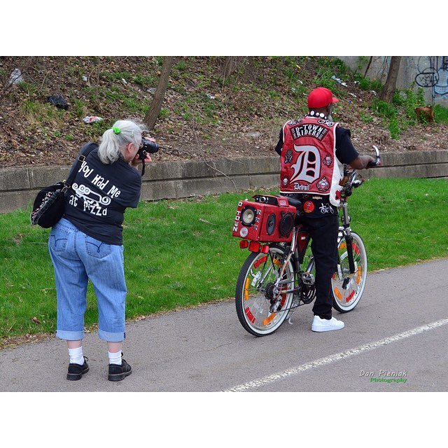 Urbex Queen Kathy #dequindrecut #bicycle #dtownriders #seenindetroit #railstotrails #nikonnofilter #urbex #bikemike @holgakitty