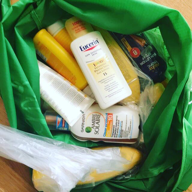 ida_skibenes's tweet photo. I asked my mom if she had any sunscreen.
#AMomThing https://t.co/bQ61vAyD6U
