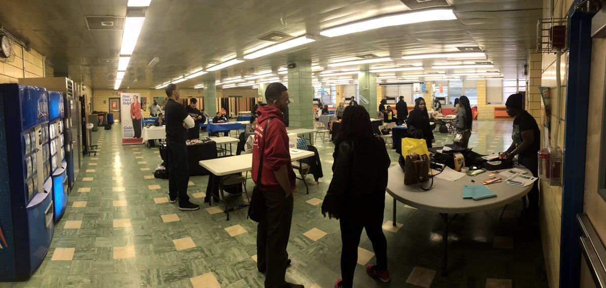 RJSBaxter's tweet photo. How are you avoiding the rain today?

@PASSNYCorg teamed up with @mancb10 to help educate Harlem families on opportunities and resources! 

#education #community https://t.co/9r9B9icZY6