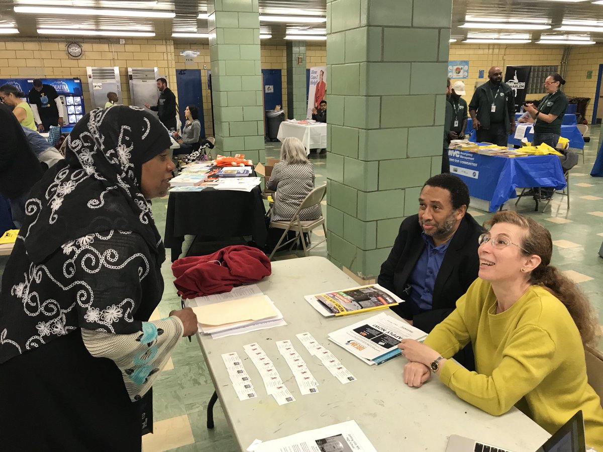 RJSBaxter's tweet photo. How are you avoiding the rain today?

@PASSNYCorg teamed up with @mancb10 to help educate Harlem families on opportunities and resources! 

#education #community https://t.co/9r9B9icZY6
