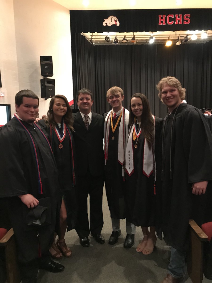 CCOCYouth's tweet photo. Congrats @ccocyouth Class of 2018!  We are proud of you all and know you will do great things in life and for the Lord! #keepsharpening #followHispath https://t.co/kGZWnn2BXC
