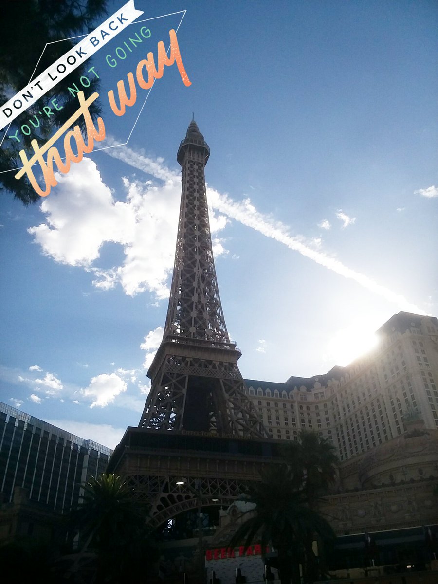 thegeakspeaks's tweet photo. #Striptease #DuaLipa Saturday night concert tonight #StaysNVegas https://t.co/kerPfMSXwg #PrincessDI Diana ❤ white flowers #PrinceHarry #MsMarkle @TheLINQ @ParisAMDParis @NYNYVegas @JessicaCameron_ @efimov4590 @smiland @MariHamill @GiselleMarks1 @XannabuckleyX @bobbi_bobbi https://t.co/wIH7DbCn2a